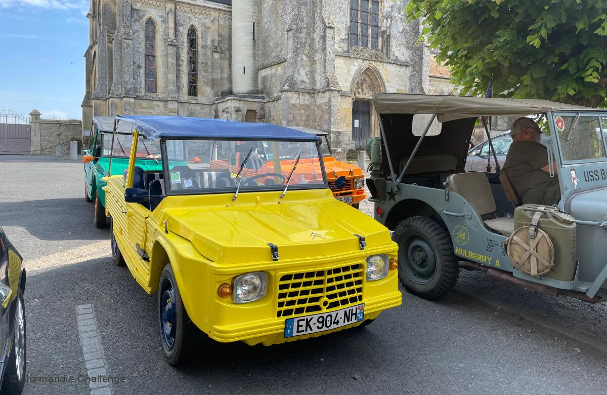 differentes mehari jeep sur un parking en normandie