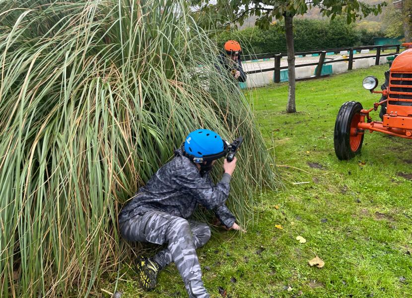 joueur cache laser game outdoor